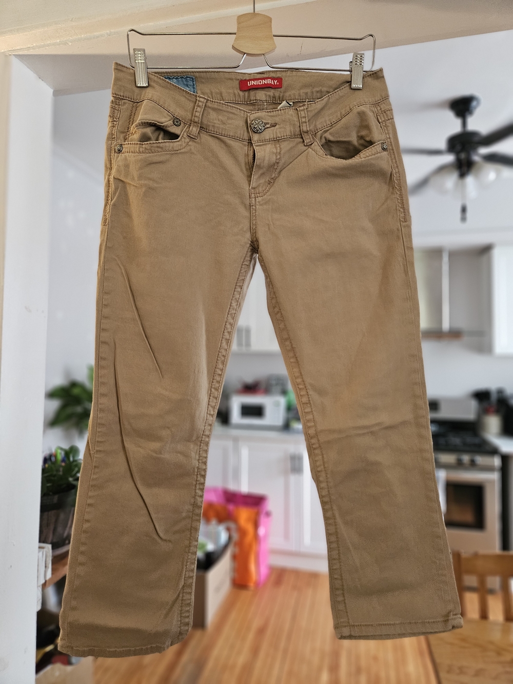 UNIONBAY Women's Khaki Relaxed Fit Capris